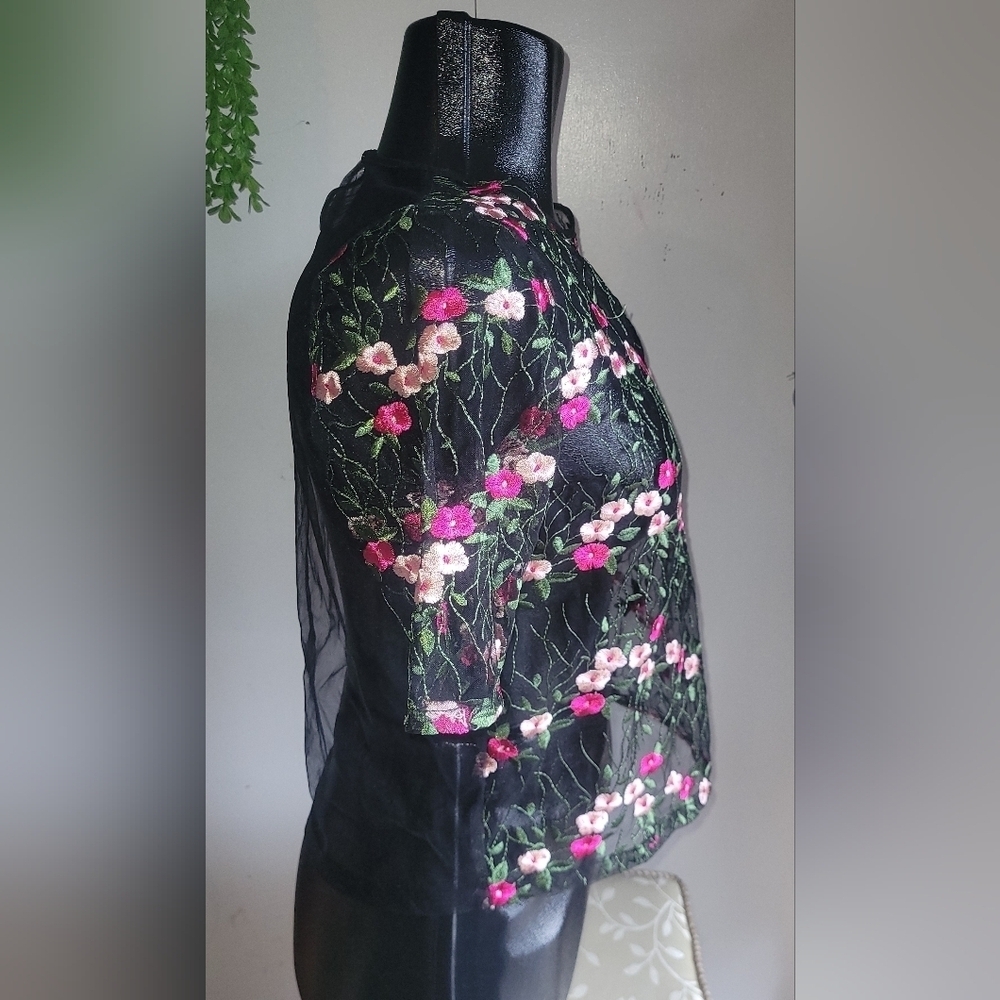Streetwear Society Black Mesh Top with Embroidered Floral Pattern S - Picture 4 of 7